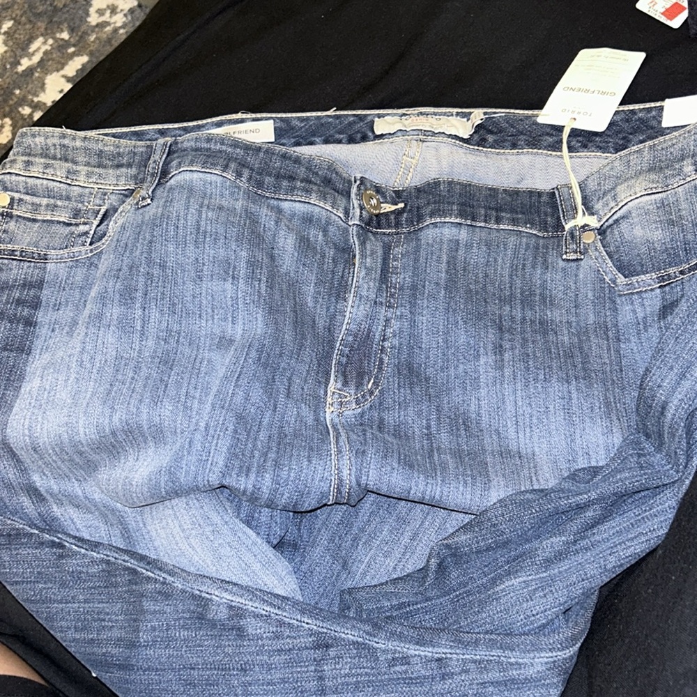 NWT torrid plus size jeans with raw hem- girlfriend jeans - Picture 6 of 12